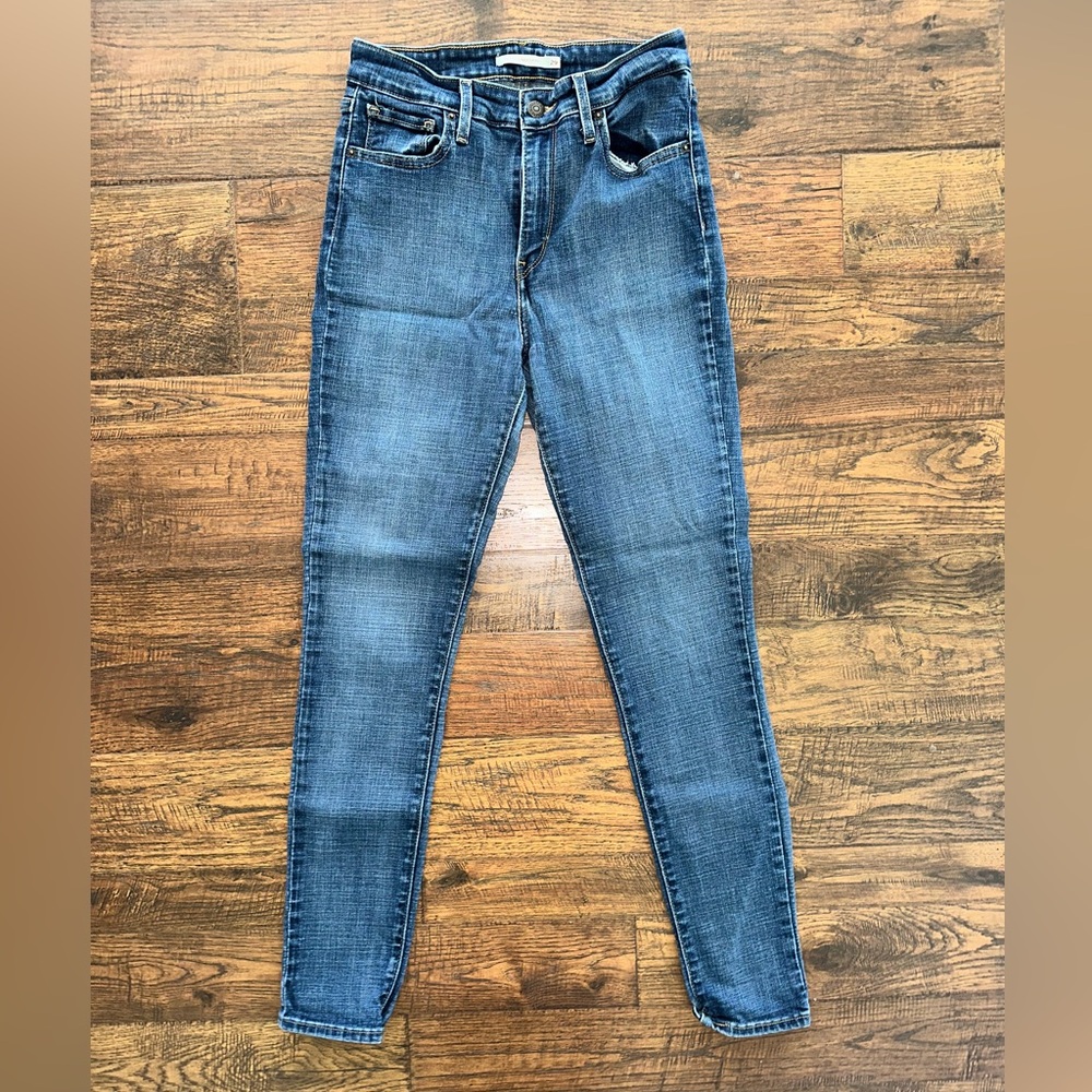 Levi’s 721 High Rise Skinny Jeans in Medium-Dark Wash (2)